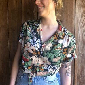 LAST CHANCE✨ Hawaiian Button Up Short Sleeve Top